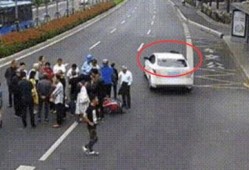 吃瓜高架车祸视频,视频记录惊心动魄一幕