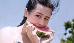 少女天天吃瓜,揭秘校园里的甜蜜瓜事