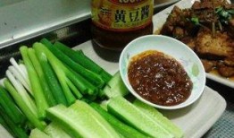 乳瓜切条蘸酱吃,夏日清爽美食新体验