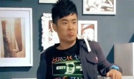 群众吃瓜吐舌视频,网络热议不断