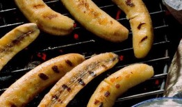 和对象吃烧烤吃瓜,共享欢乐时光