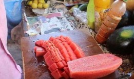 卖水吃瓜,揭秘街头经济新现象