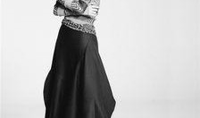 吃瓜黑衣少女,揭开黑衣背后的秘密