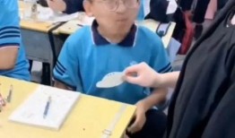 上课吃瓜男孩,吃瓜男孩的趣味瞬间