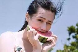 吃瓜可爱头像女孩图片