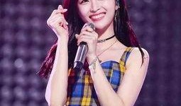 栗娜吃瓜
